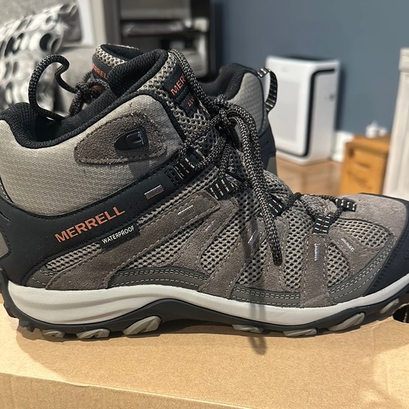 Merrell Boots - Picture 2 of 4